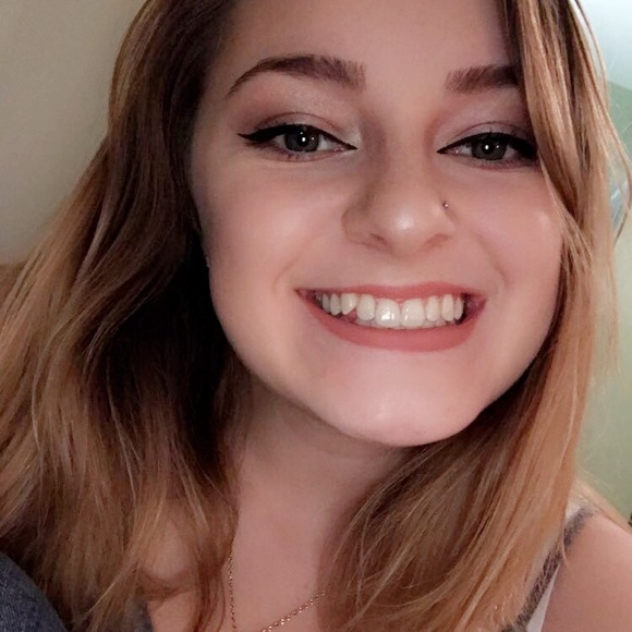 Meet the Posher, Peyton - Picture 1 of 2